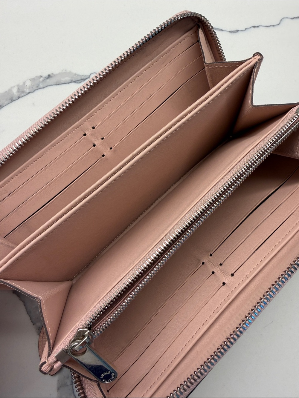 Louis Vuitton Blush Mahina Monogram Zippy - Picture 3 of 11